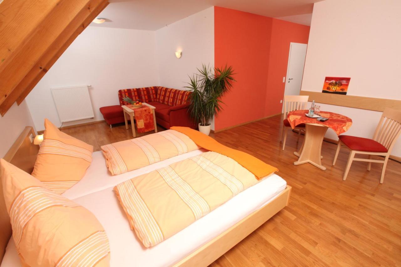 Gasthof-Pension Brauner Hirsch In Alfeld - Mittelfranken Exteriör bild