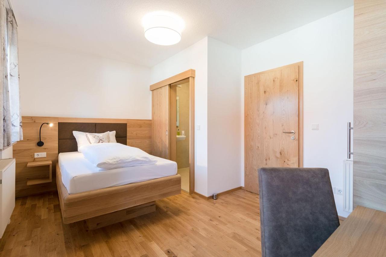 Gasthof-Pension Brauner Hirsch In Alfeld - Mittelfranken Exteriör bild