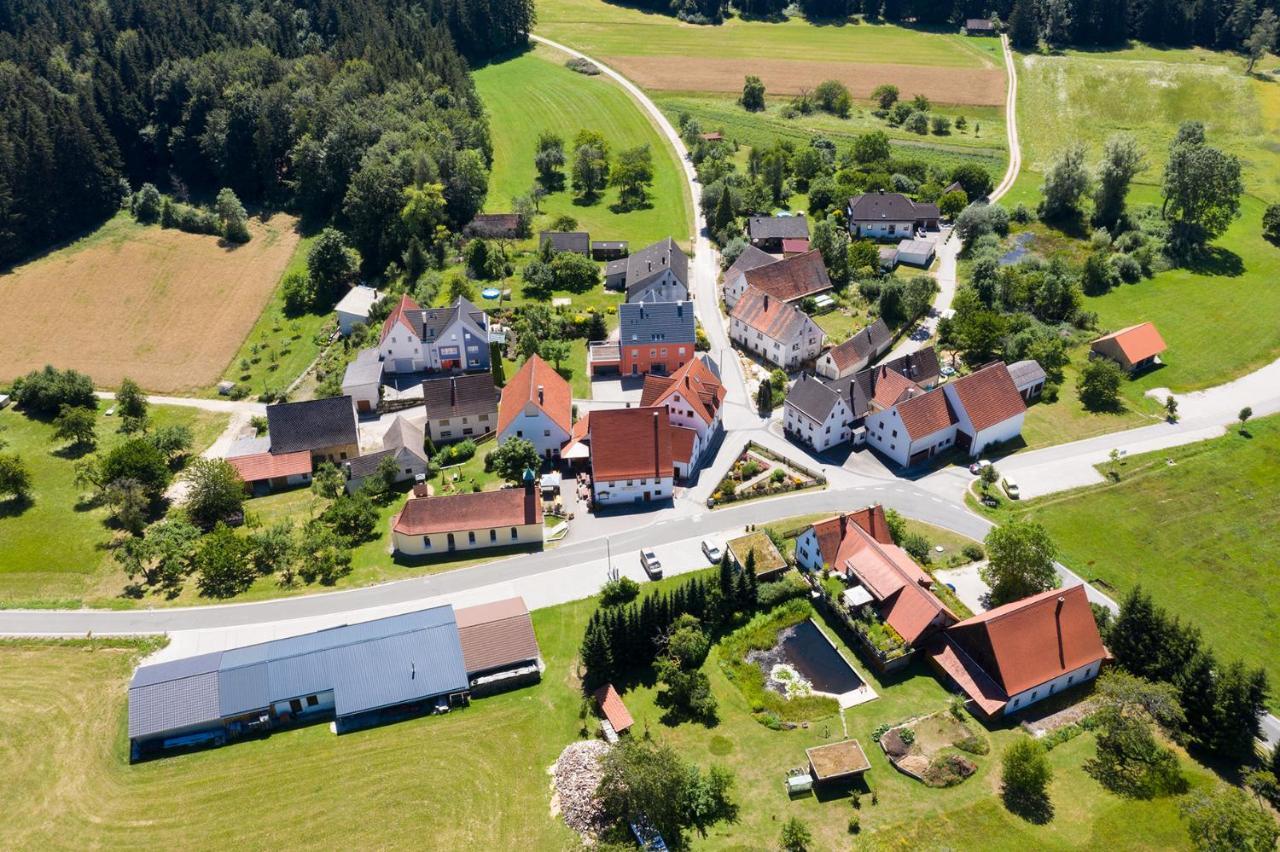 Gasthof-Pension Brauner Hirsch In Alfeld - Mittelfranken Exteriör bild